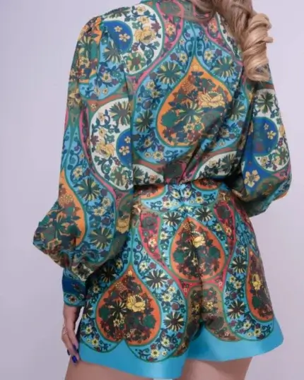 CAMISA Y SHORT VERDE CON FLORES DE COLORES